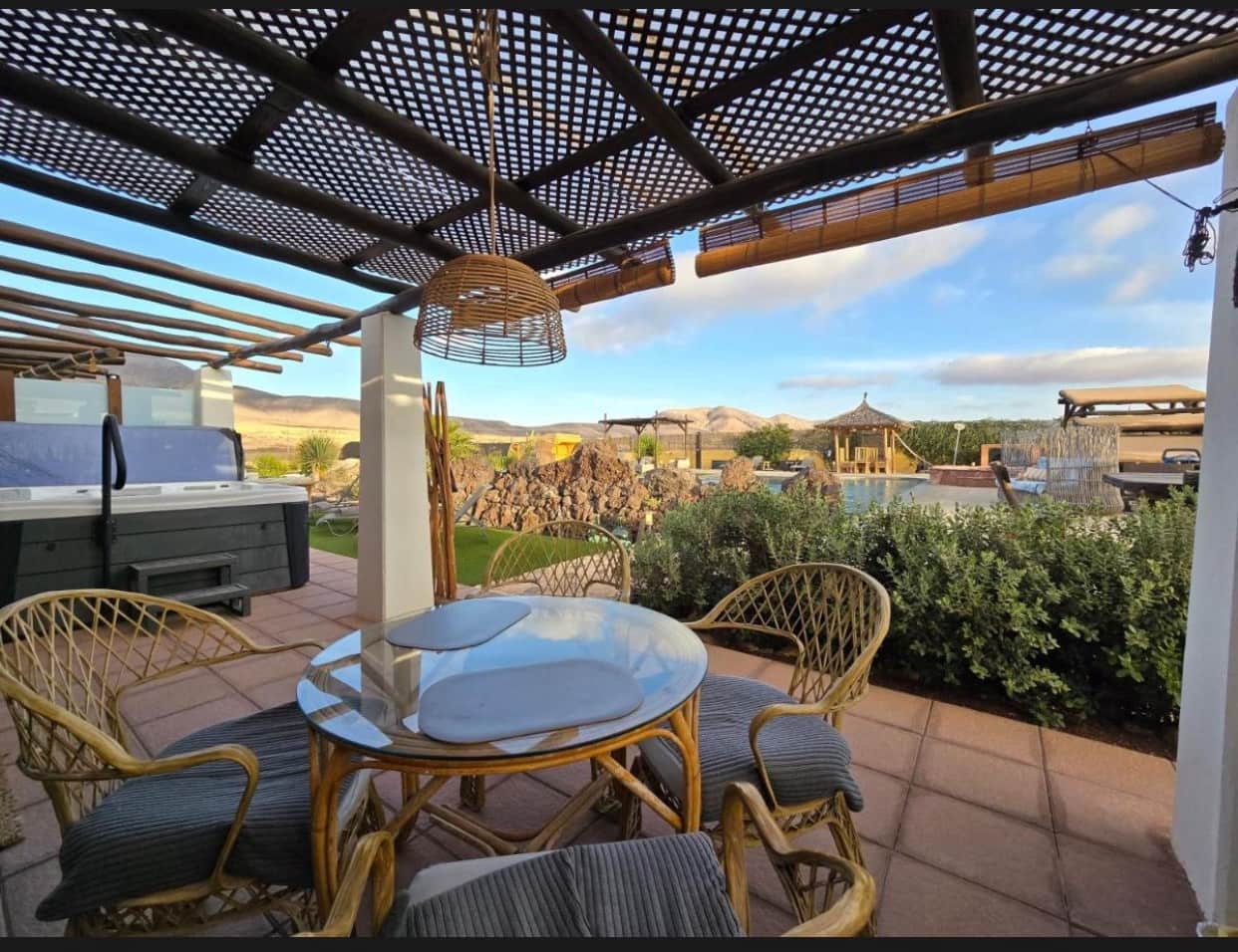 8 slaapkamer Finca/Landhuis te koop in Puerto del Rosario met zwembad garage - € 1.149.000 (Ref: 9436281)