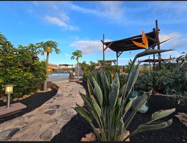 9 soveværelse Finca/Landehus til salg i Puerto del Rosario med swimmingpool garage - € 1.490.000 (Ref: 9436281)