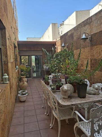 5 sovrum Radhus till salu i Mataró med pool - 1 300 000 € (Ref: 9841234)