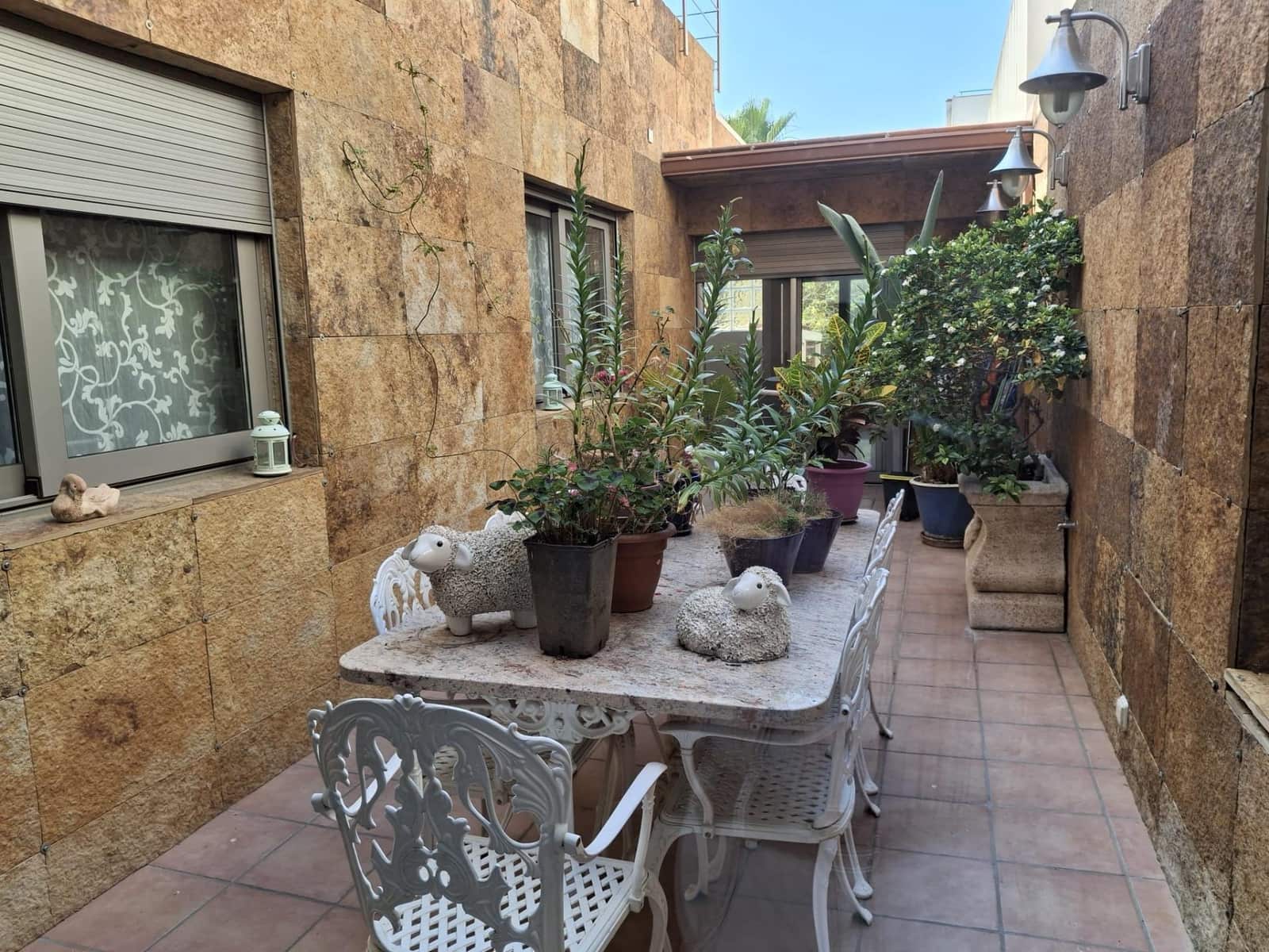 Adosado de 5 habitaciones en Mataró en venta con piscina - 1.300.000 € (Ref: 9841234)