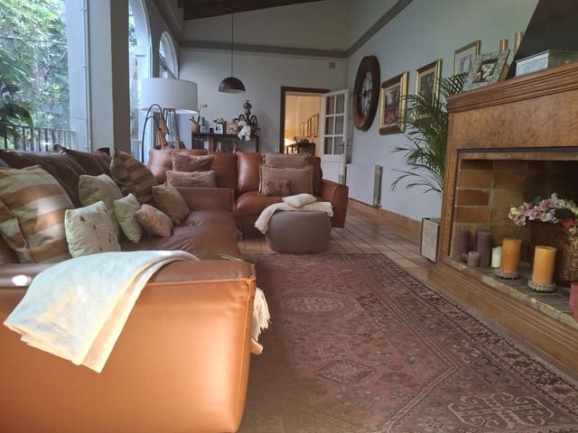 Pareado de 3 habitaciones en Mataró en venta - 1.100.000 € (Ref: 9841237)