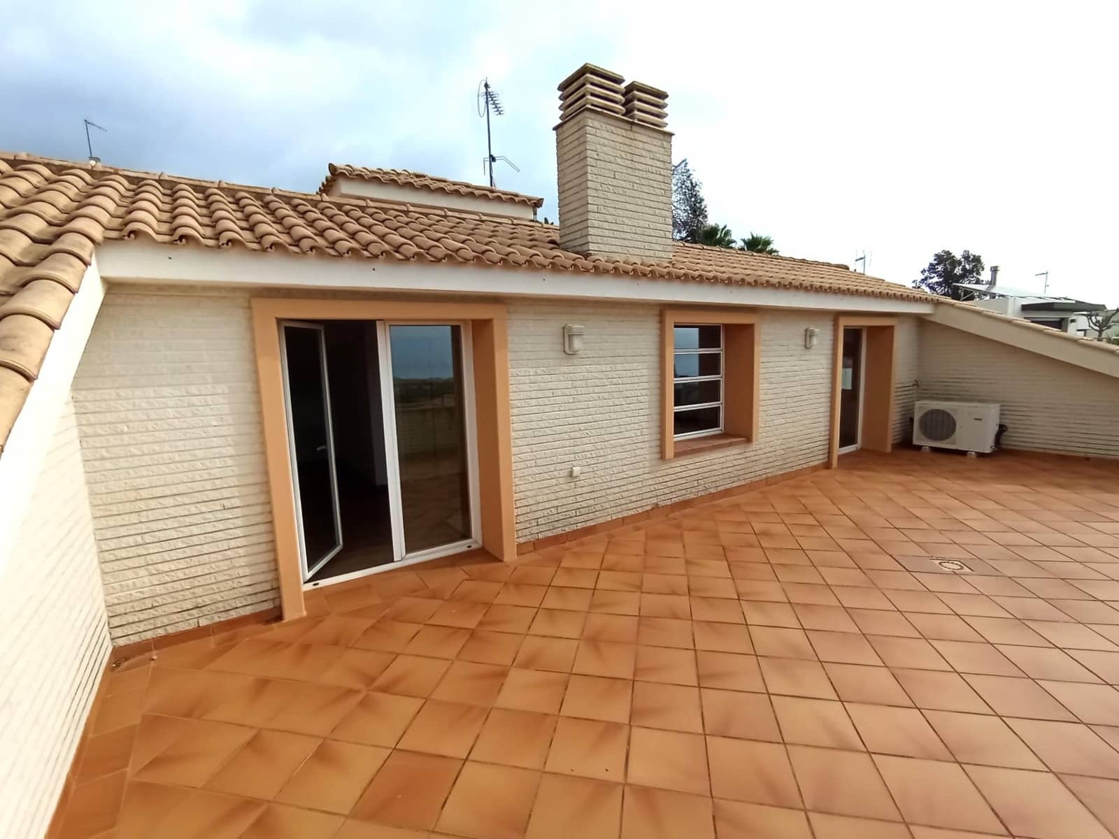 5 sypialnia Willa na sprzedaż w Vilassar de Dalt z basenem garażem - 930 000 € (Ref: 9841239)