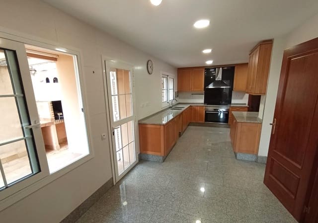 5 sypialnia Willa na sprzedaż w Vilassar de Dalt z basenem garażem - 930 000 € (Ref: 9841239)
