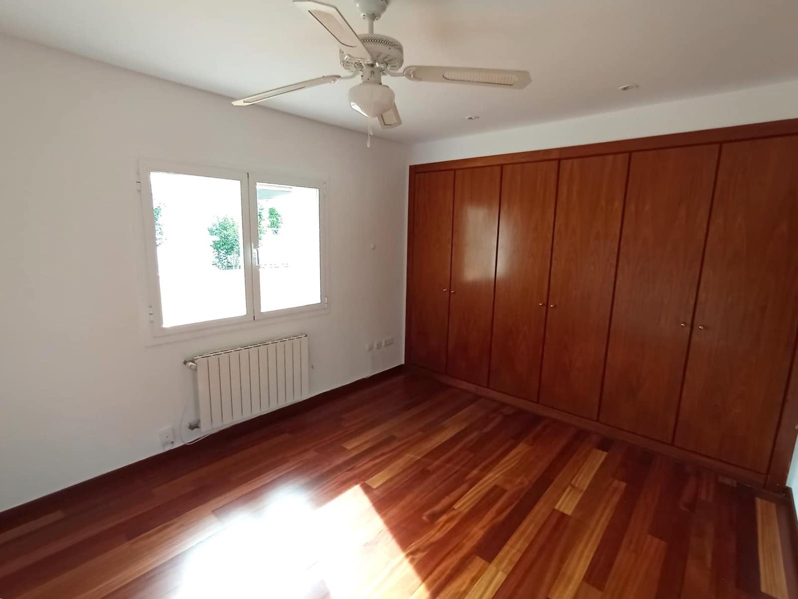 5 sypialnia Willa na sprzedaż w Vilassar de Dalt z basenem garażem - 930 000 € (Ref: 9841239)
