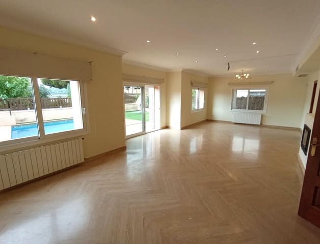 5 sypialnia Willa na sprzedaż w Vilassar de Dalt z basenem garażem - 930 000 € (Ref: 9841239)