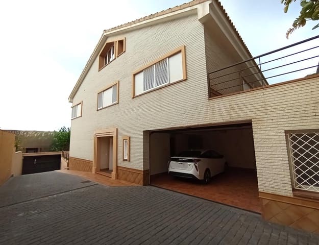 5 sypialnia Willa na sprzedaż w Vilassar de Dalt z basenem garażem - 930 000 € (Ref: 9841239)