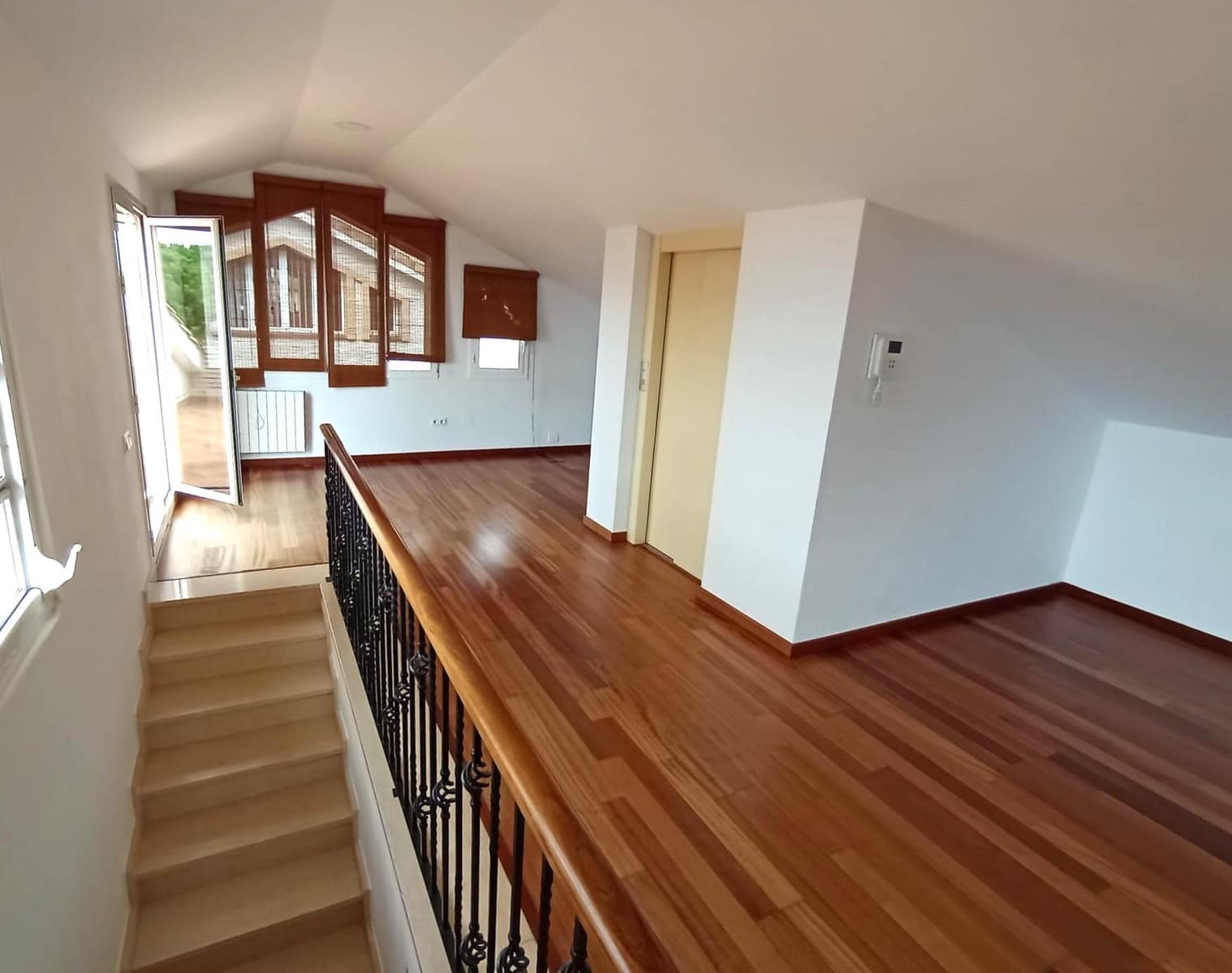 5 sypialnia Willa na sprzedaż w Vilassar de Dalt z basenem garażem - 930 000 € (Ref: 9841239)