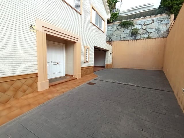 5 sypialnia Willa na sprzedaż w Vilassar de Dalt z basenem garażem - 930 000 € (Ref: 9841239)