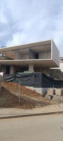 Chalet de 4 habitaciones en Sant Vicenç de Montalt en venta con piscina garaje - 1.890.000 € (Ref: 9841248)