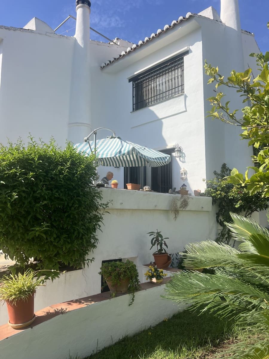 3 slaapkamer Huis te koop in Calahonda met garage - € 480.000 (Ref: 10004908)