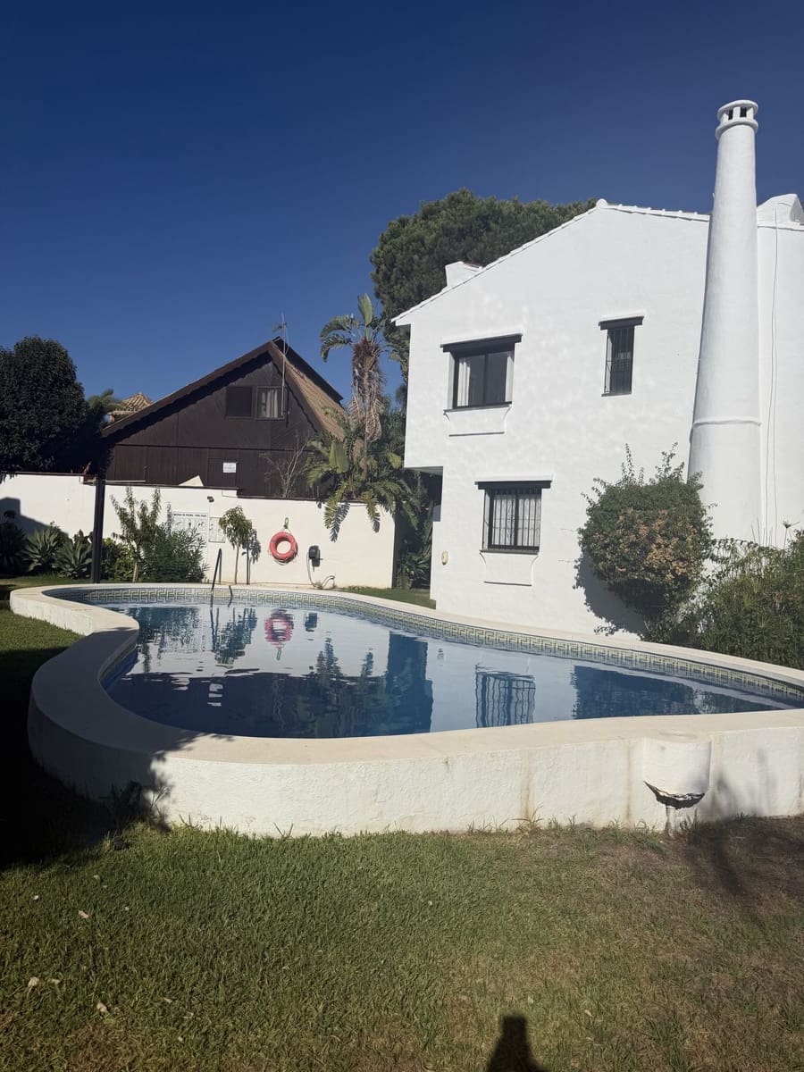 3 slaapkamer Huis te koop in Calahonda met garage - € 480.000 (Ref: 10004908)