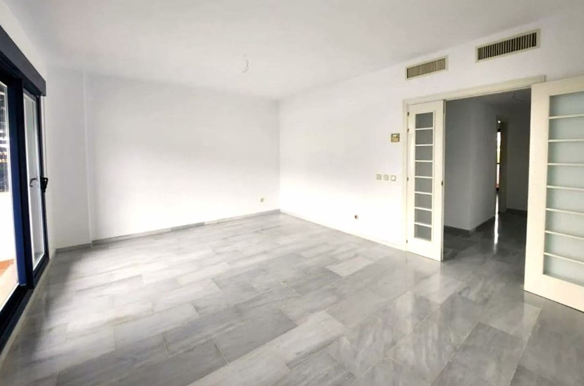 2 sovrum Takvåning till salu i Estepona med pool garage - 750 000 € (Ref: 10018135)