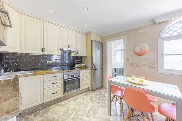 3 soveværelse Finca/Landehus til salg i Puerto Banus, Marbella med swimmingpool garage - € 640.000 (Ref: 10018137)