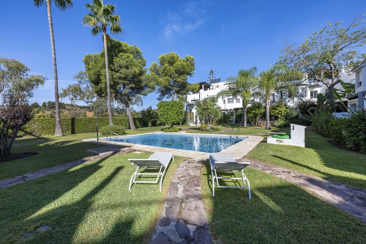 3 soveværelse Finca/Landehus til salg i Nueva Andalucia med swimmingpool garage - € 640.000 (Ref: 10018137)