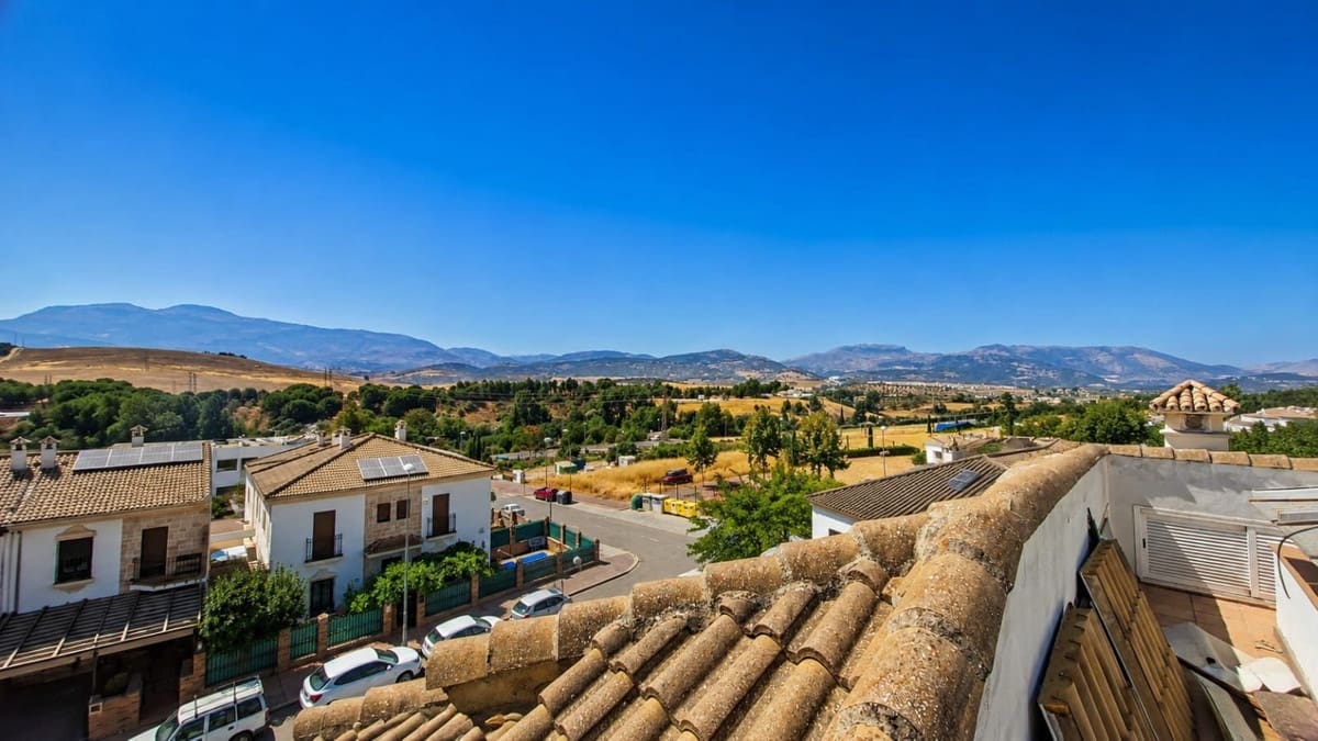 6 quarto Moradia para venda em Ronda com piscina garagem - 650 000 € (Ref: 10021808)