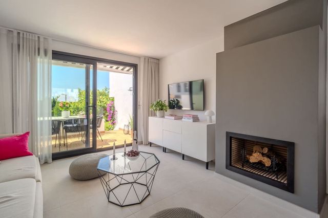 4 quarto Casa em Banda para venda em Atalaya-Isdabe, Estepona com garagem - 750 000 € (Ref: 10023422)