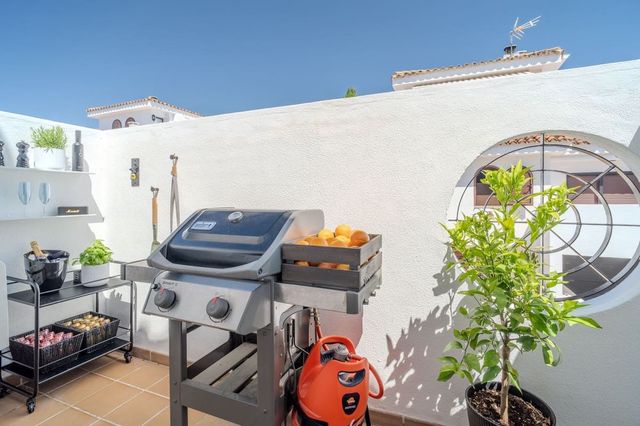 4 quarto Casa em Banda para venda em Atalaya-Isdabe, Estepona com garagem - 750 000 € (Ref: 10023422)