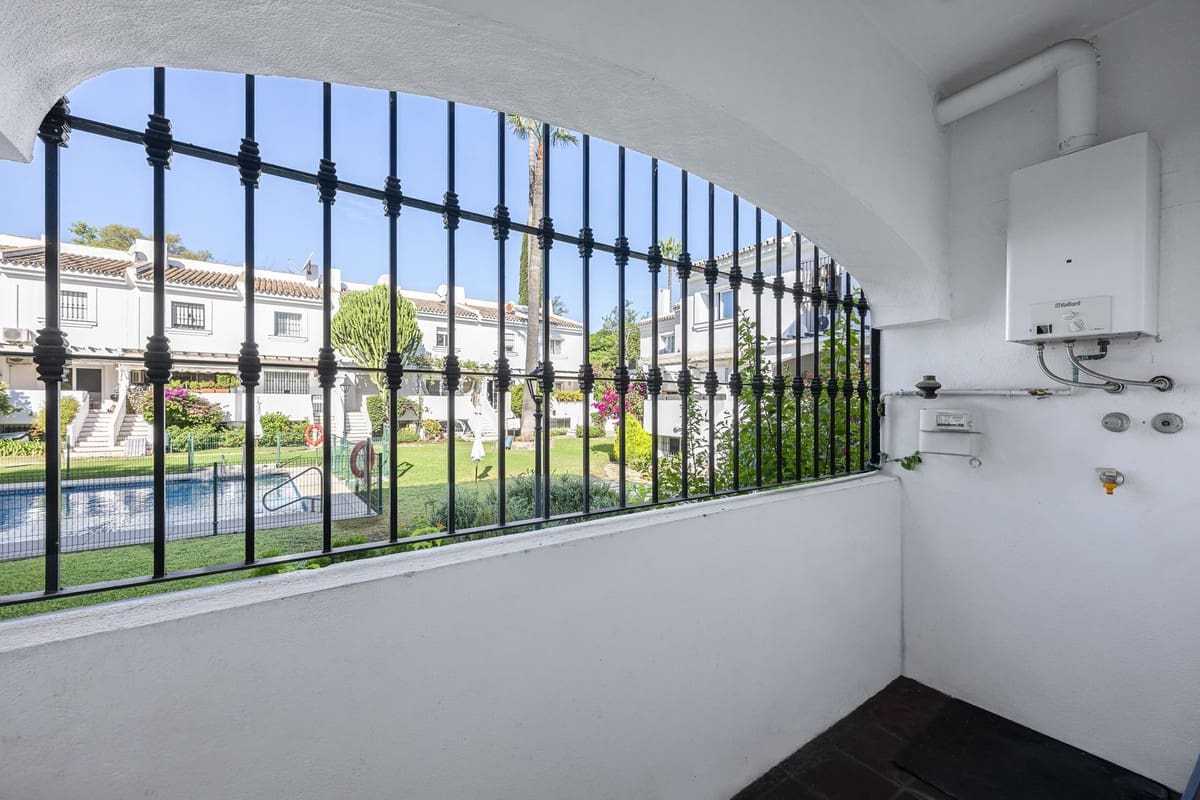 4 soveværelse Finca/Landehus til salg i Nueva Andalucia med swimmingpool garage - € 625.000 (Ref: 10026621)