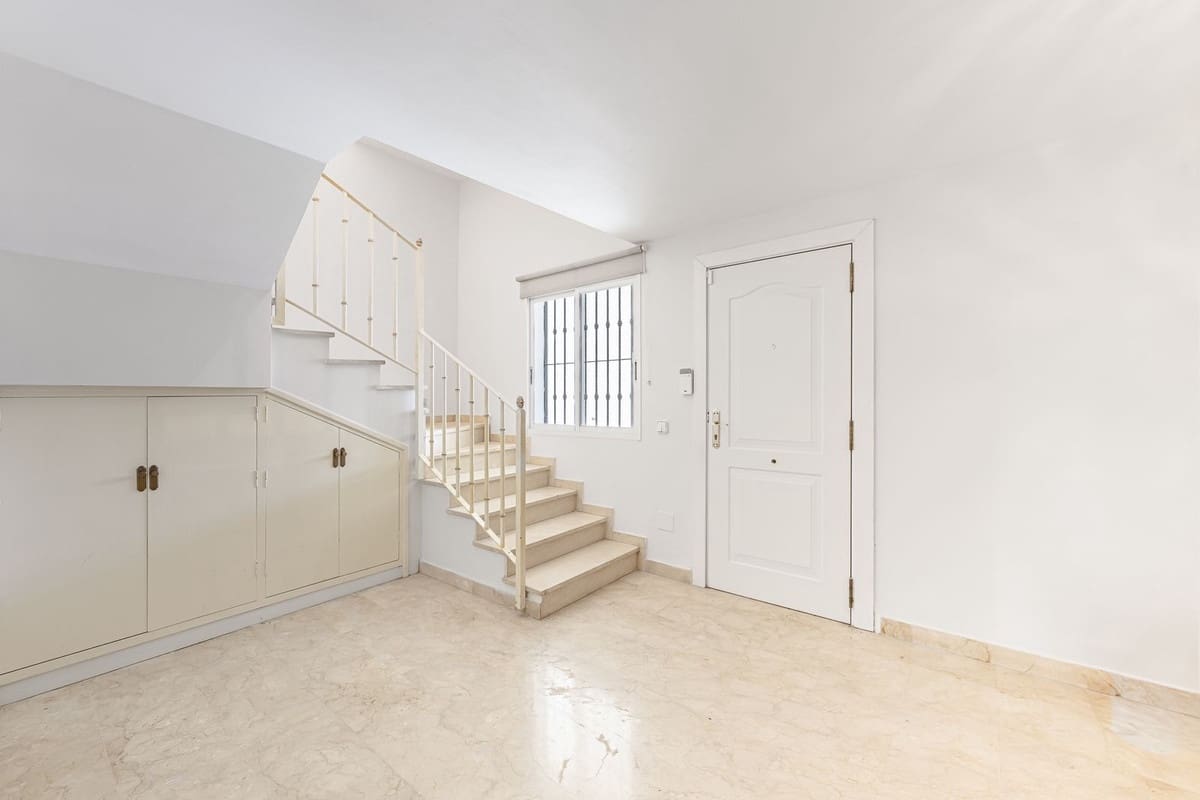 4 soveværelse Finca/Landehus til salg i Nueva Andalucia med swimmingpool garage - € 625.000 (Ref: 10026621)