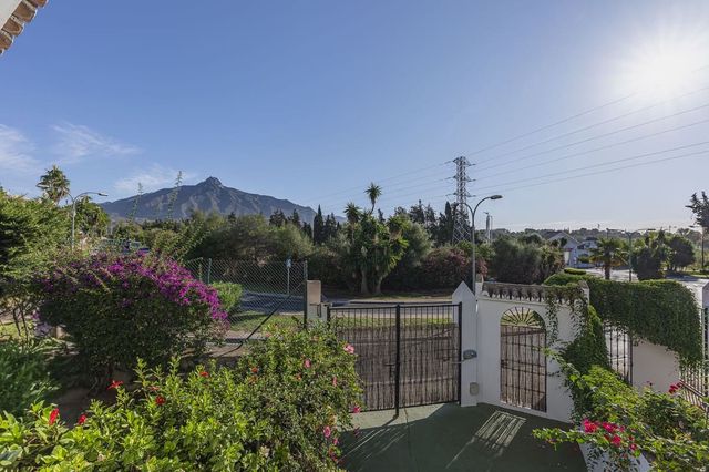4 soveværelse Finca/Landehus til salg i Puerto Banus, Marbella med swimmingpool garage - € 625.000 (Ref: 10026621)