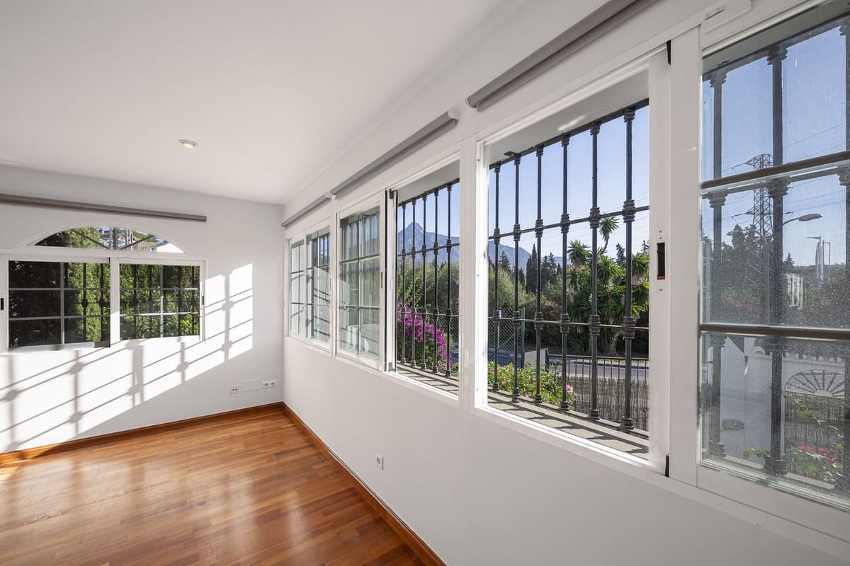 4 soveværelse Finca/Landehus til salg i Nueva Andalucia med swimmingpool garage - € 625.000 (Ref: 10026621)