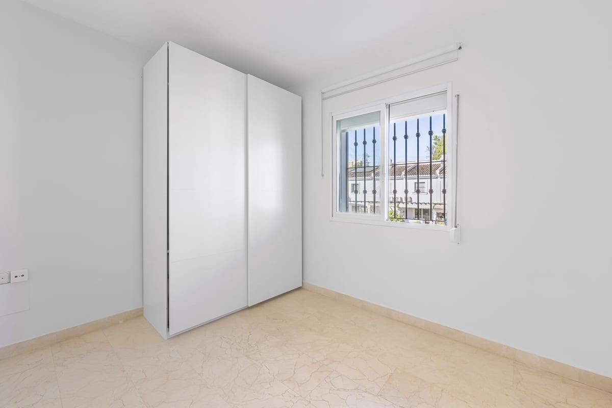 4 soveværelse Finca/Landehus til salg i Nueva Andalucia med swimmingpool garage - € 625.000 (Ref: 10026621)