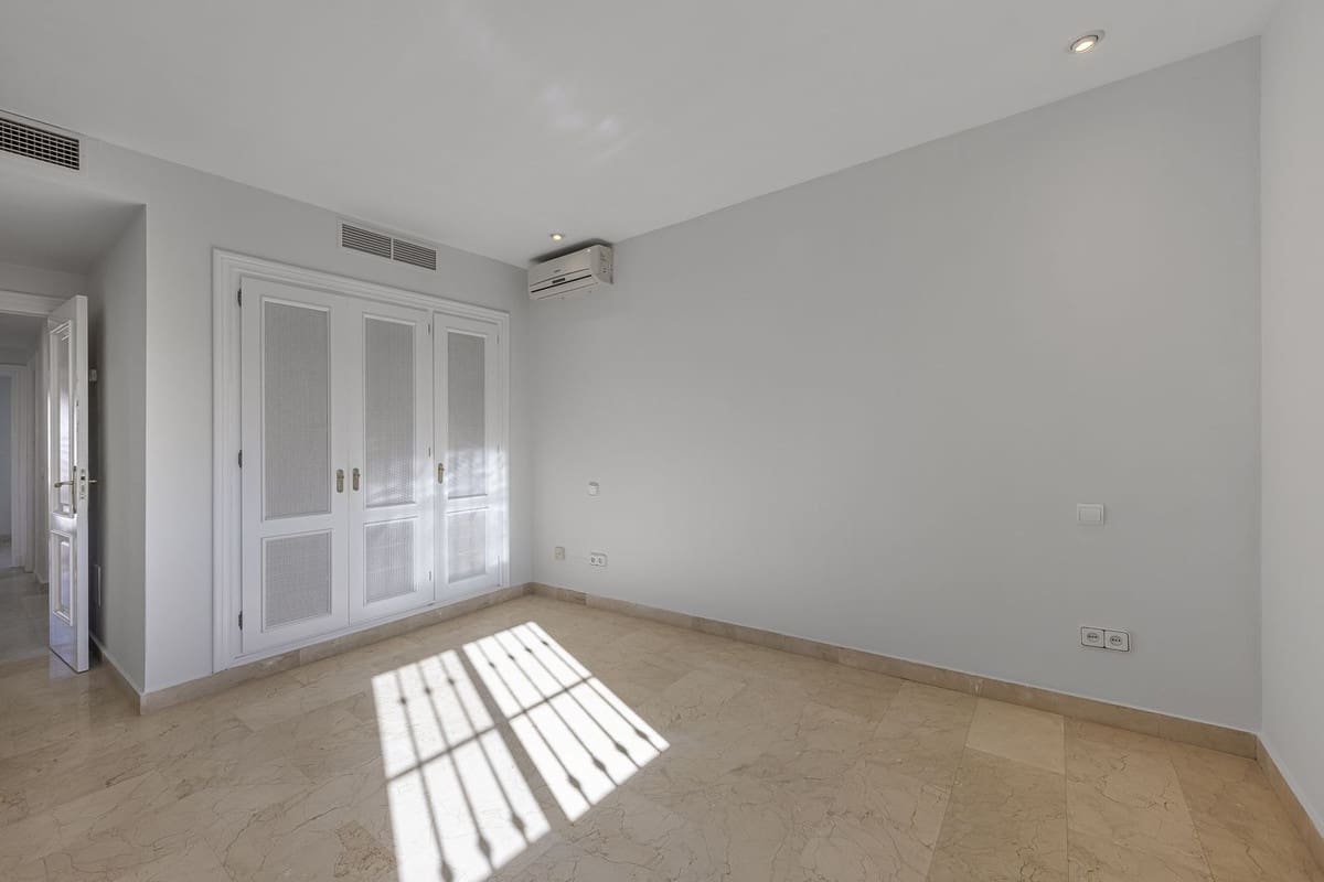 4 soveværelse Finca/Landehus til salg i Nueva Andalucia med swimmingpool garage - € 625.000 (Ref: 10026621)