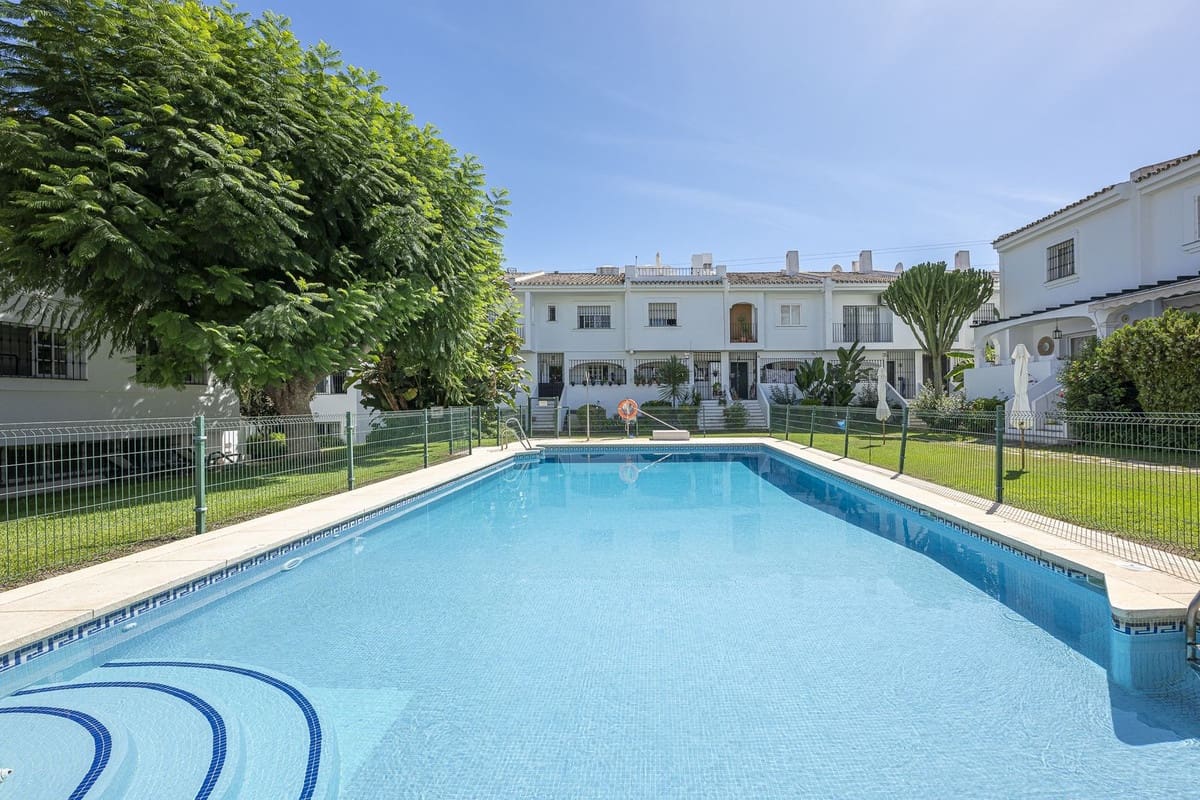 4 soveværelse Finca/Landehus til salg i Nueva Andalucia med swimmingpool garage - € 625.000 (Ref: 10026621)