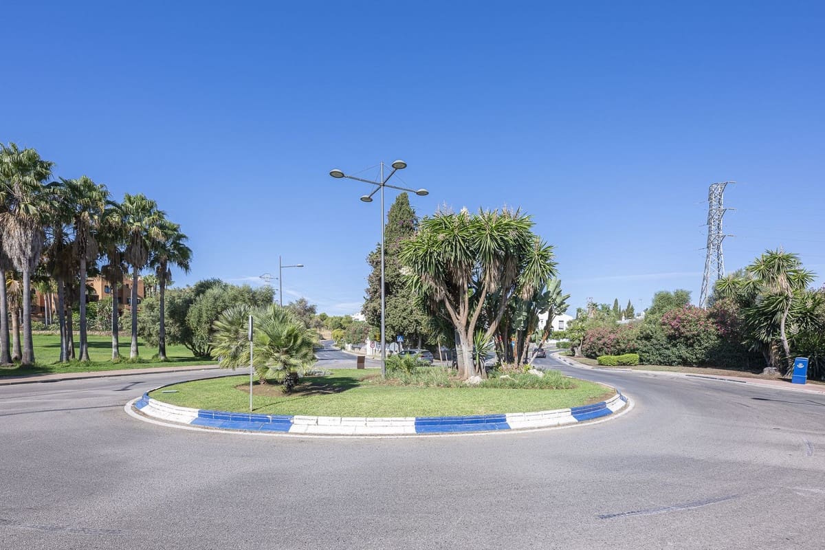 4 soveværelse Finca/Landehus til salg i Nueva Andalucia med swimmingpool garage - € 625.000 (Ref: 10026621)