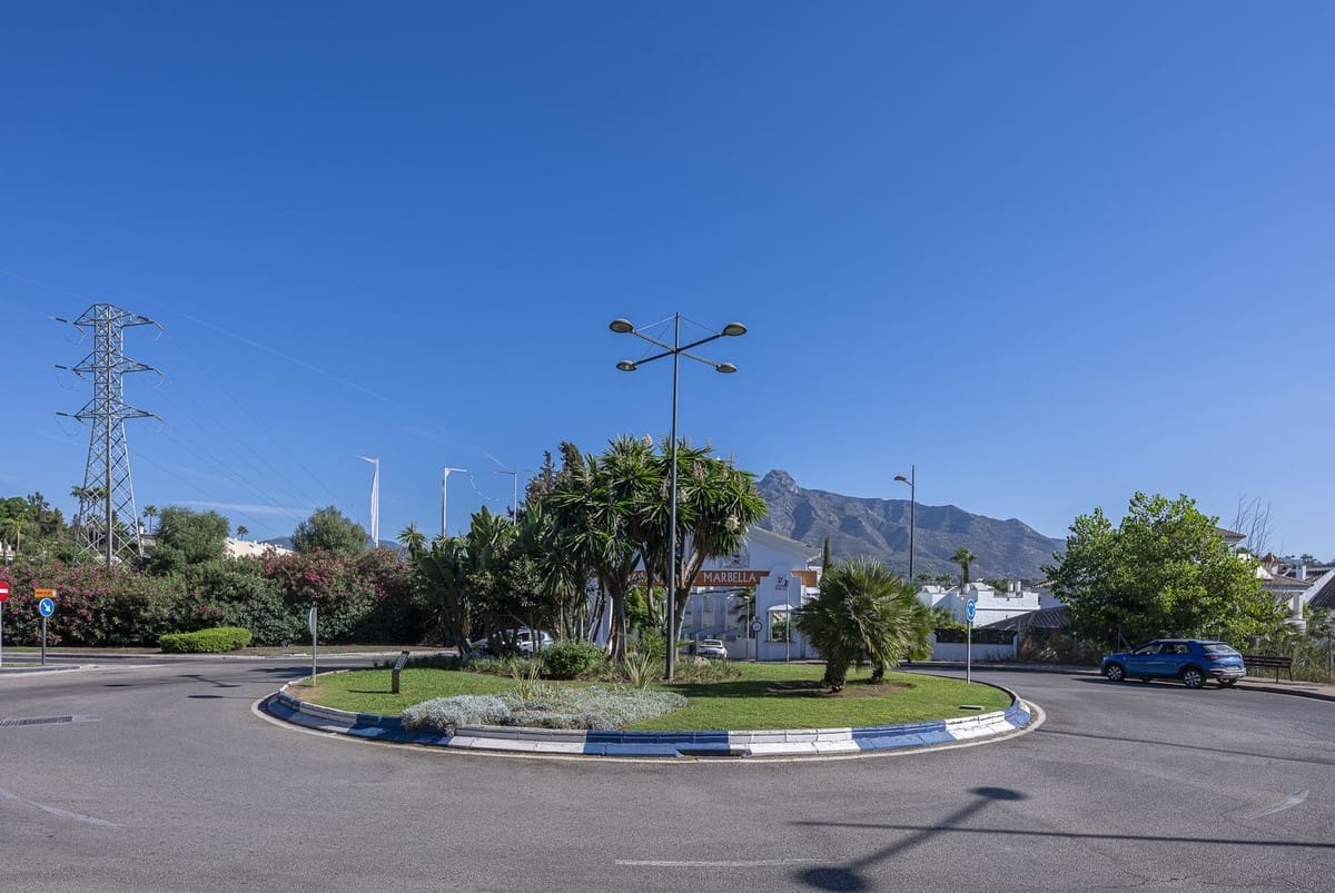 4 soveværelse Finca/Landehus til salg i Nueva Andalucia med swimmingpool garage - € 625.000 (Ref: 10026621)
