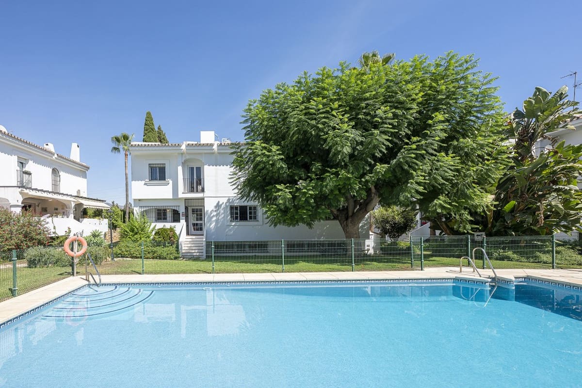 4 soveværelse Finca/Landehus til salg i Nueva Andalucia med swimmingpool garage - € 625.000 (Ref: 10026621)
