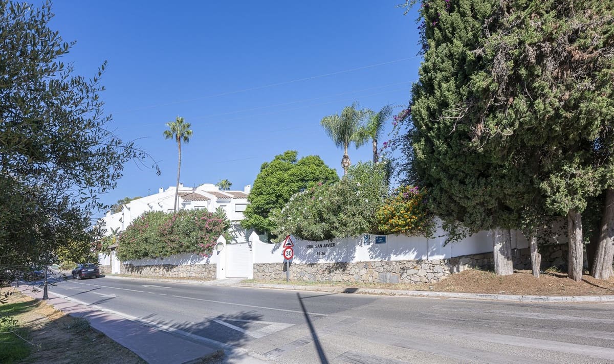 4 soveværelse Finca/Landehus til salg i Nueva Andalucia med swimmingpool garage - € 625.000 (Ref: 10026621)