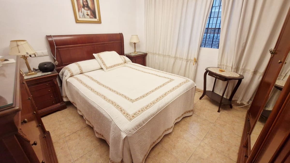 2 bedroom Apartment for sale in Fuengirola - € 450,000 (Ref: 10029001)