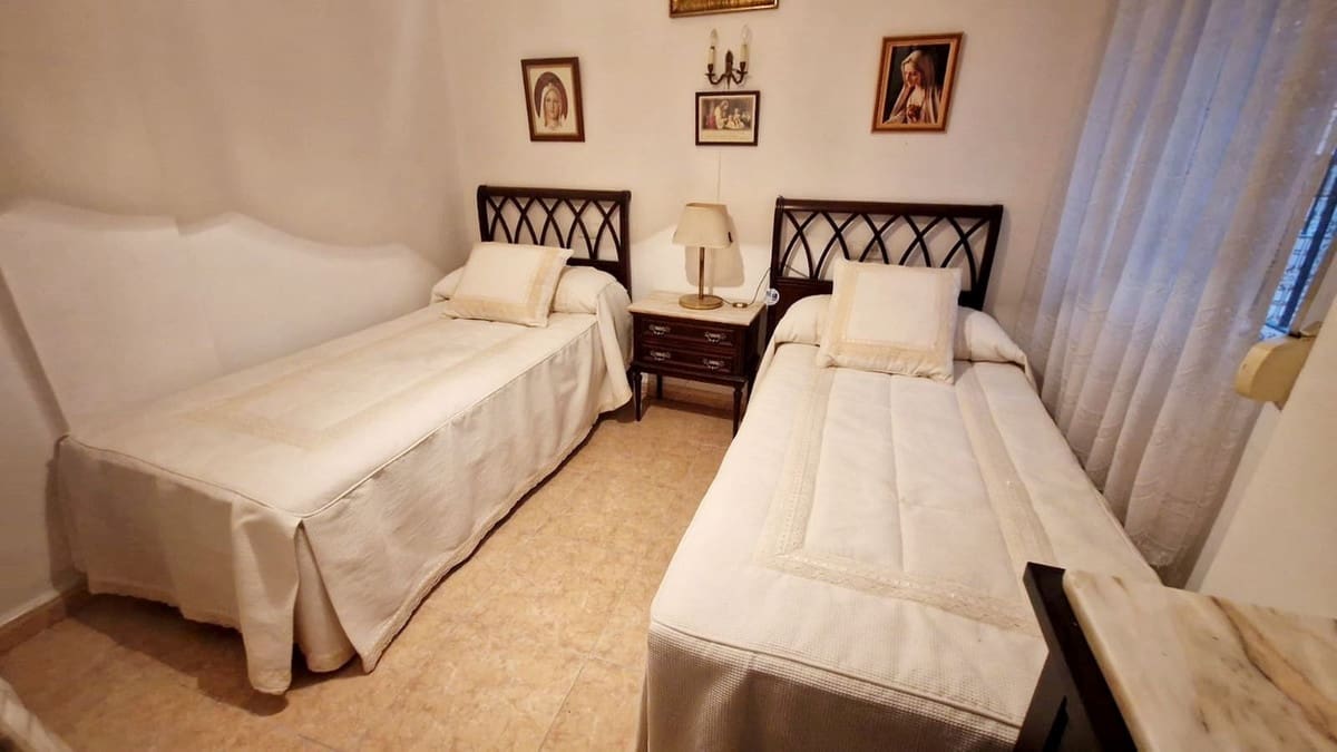 2 bedroom Apartment for sale in Fuengirola - € 450,000 (Ref: 10029001)