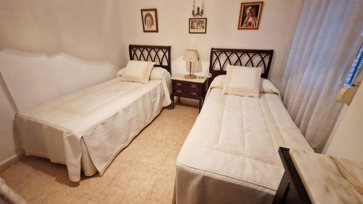 2 bedroom Apartment for sale in Fuengirola - € 450,000 (Ref: 10029001)