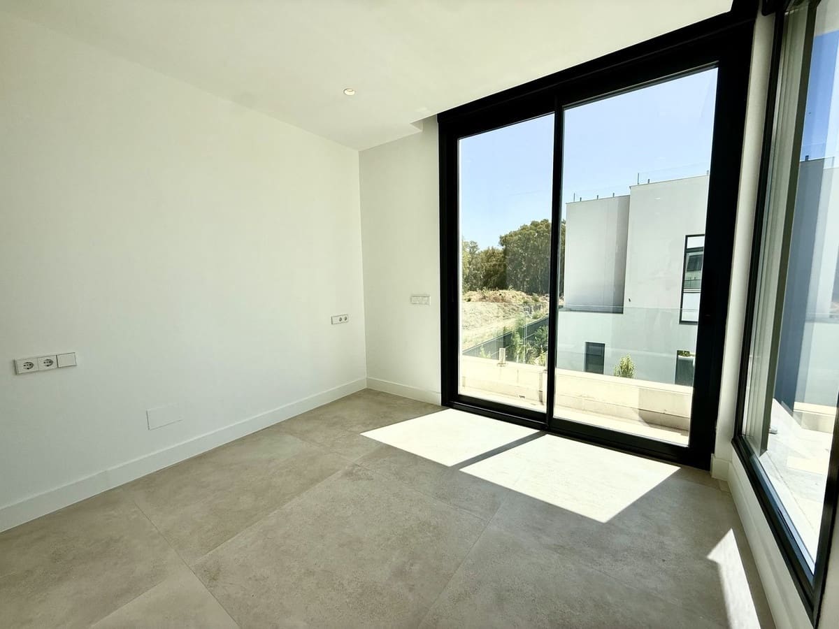 6 soveværelse Villa til salg i Estepona med swimmingpool garage - € 1.950.000 (Ref: 10033309)