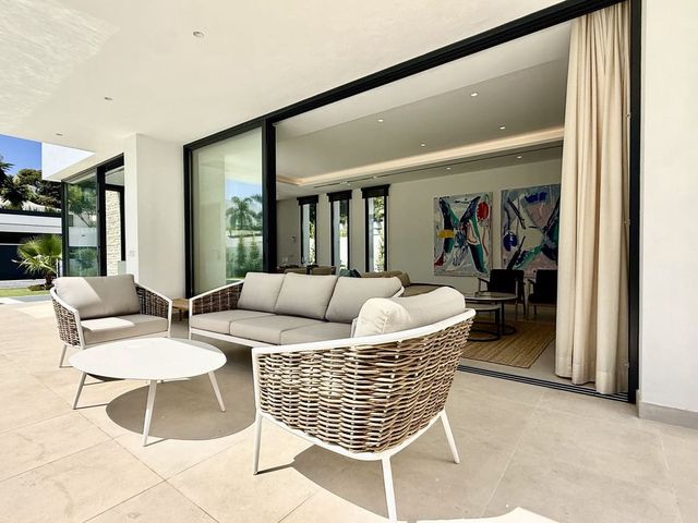 6 soveværelse Villa til salg i La Concha - Resina Golf, Estepona med swimmingpool garage - € 1.950.000 (Ref: 10033309)