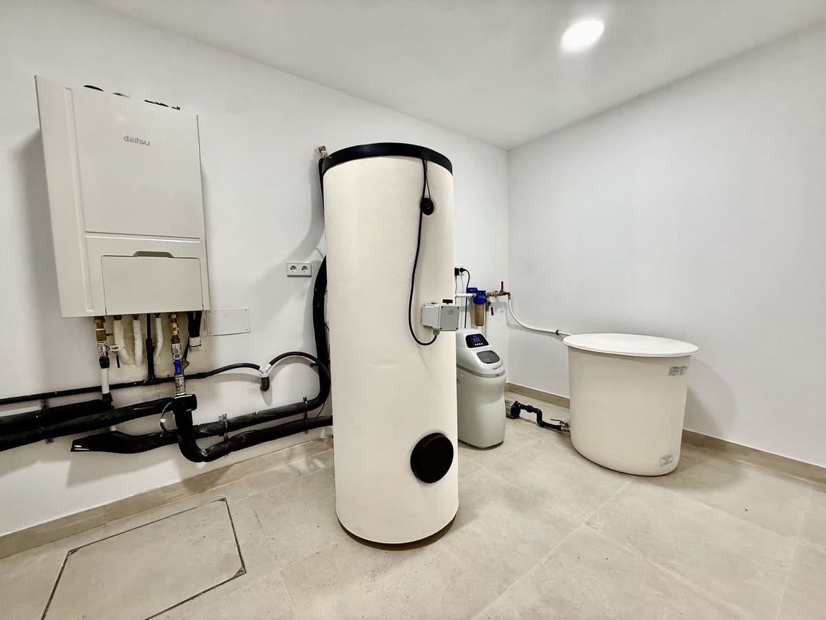 6 soveværelse Villa til salg i Estepona med swimmingpool garage - € 1.950.000 (Ref: 10033309)