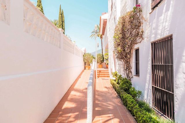 1 soveværelse Lejlighed til salg i Puerto Banus, Marbella med swimmingpool garage - € 399.000 (Ref: 10033311)