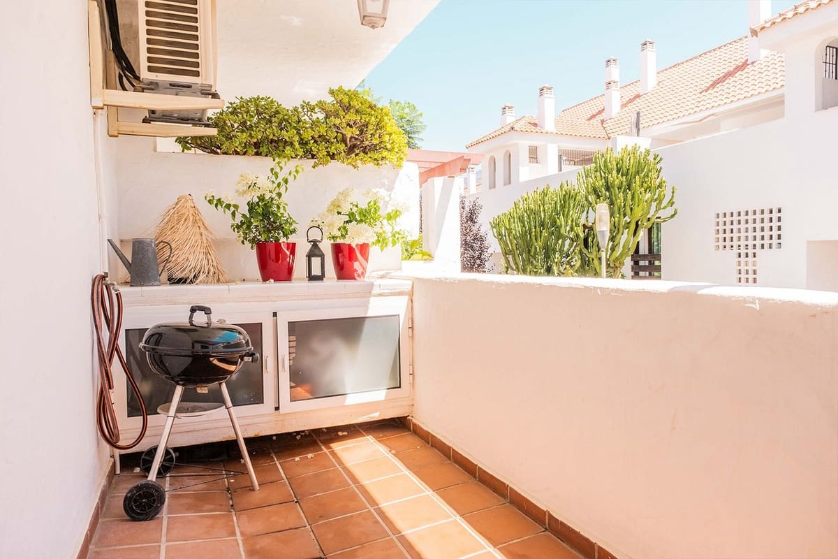 1 bedroom Apartment for sale in Nueva Andalucia with pool garage - € 399,000 (Ref: 10033311)