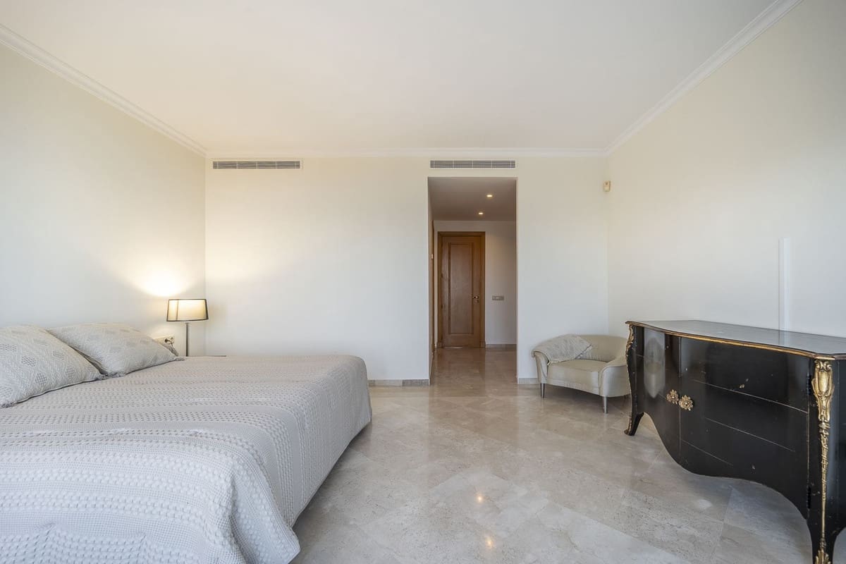 3 slaapkamer Penthouse te koop in Estepona met zwembad - € 2.795.000 (Ref: 10038591)