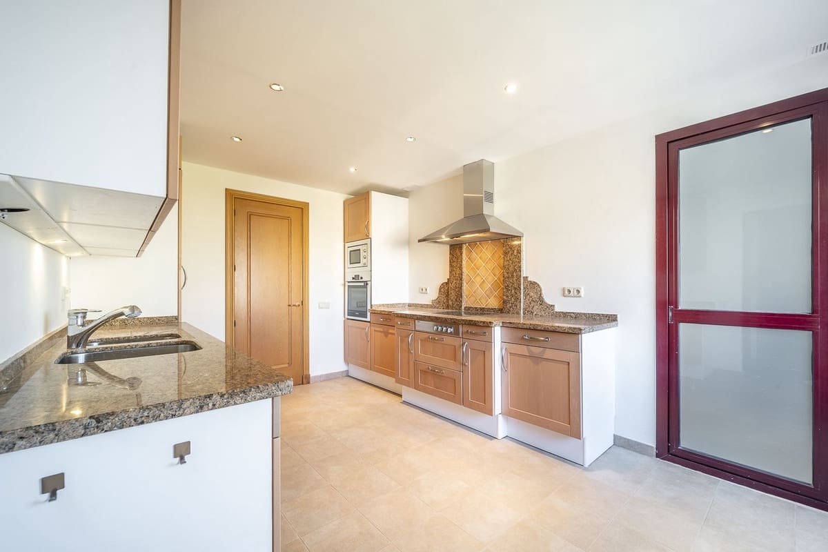 3 slaapkamer Penthouse te koop in Estepona met zwembad - € 2.795.000 (Ref: 10038591)