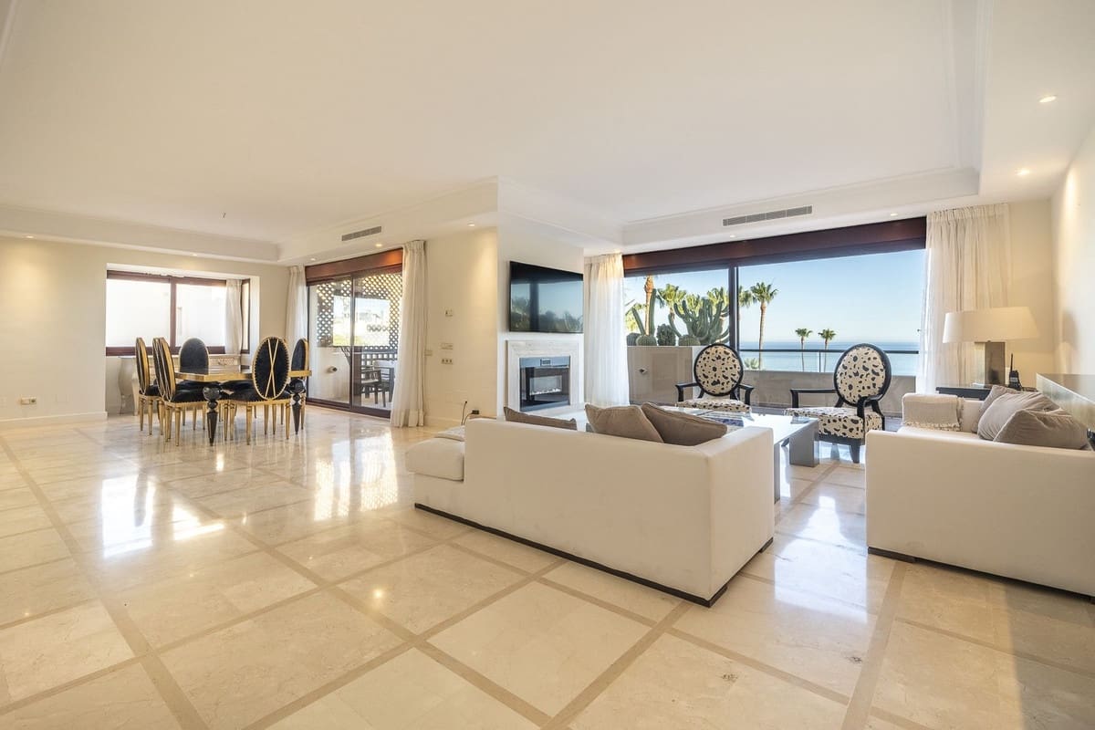 3 slaapkamer Penthouse te koop in Estepona met zwembad - € 2.795.000 (Ref: 10038591)