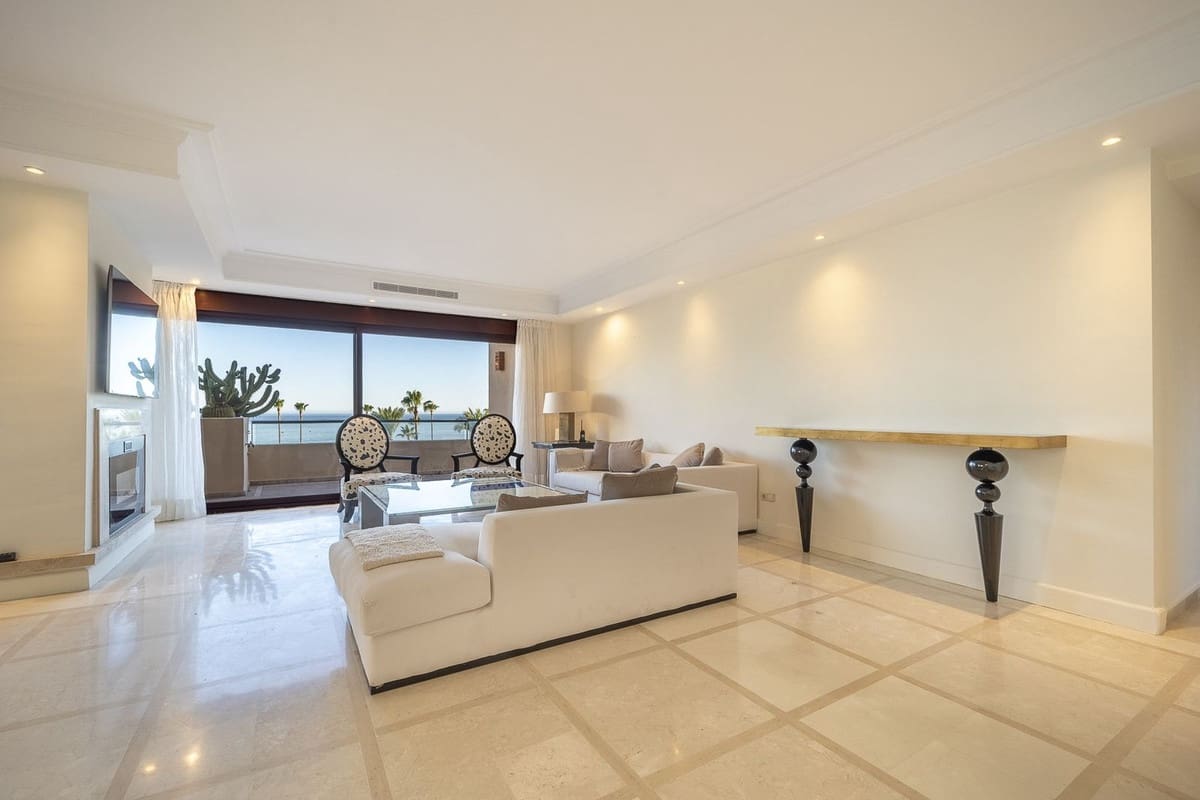 3 slaapkamer Penthouse te koop in Estepona met zwembad - € 2.795.000 (Ref: 10038591)