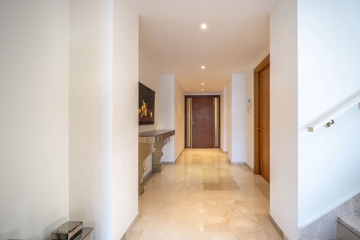 3 slaapkamer Penthouse te koop in Estepona met zwembad - € 2.795.000 (Ref: 10038591)