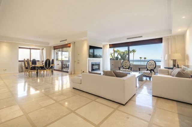 3 slaapkamer Penthouse te koop in Parque Central, Estepona met zwembad - € 2.795.000 (Ref: 10038591)