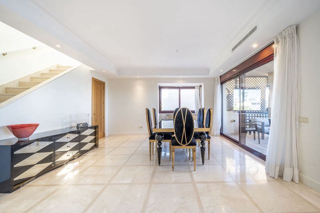 3 slaapkamer Penthouse te koop in Parque Central, Estepona met zwembad - € 2.795.000 (Ref: 10038591)