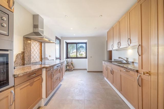 3 slaapkamer Penthouse te koop in Parque Central, Estepona met zwembad - € 2.795.000 (Ref: 10038591)