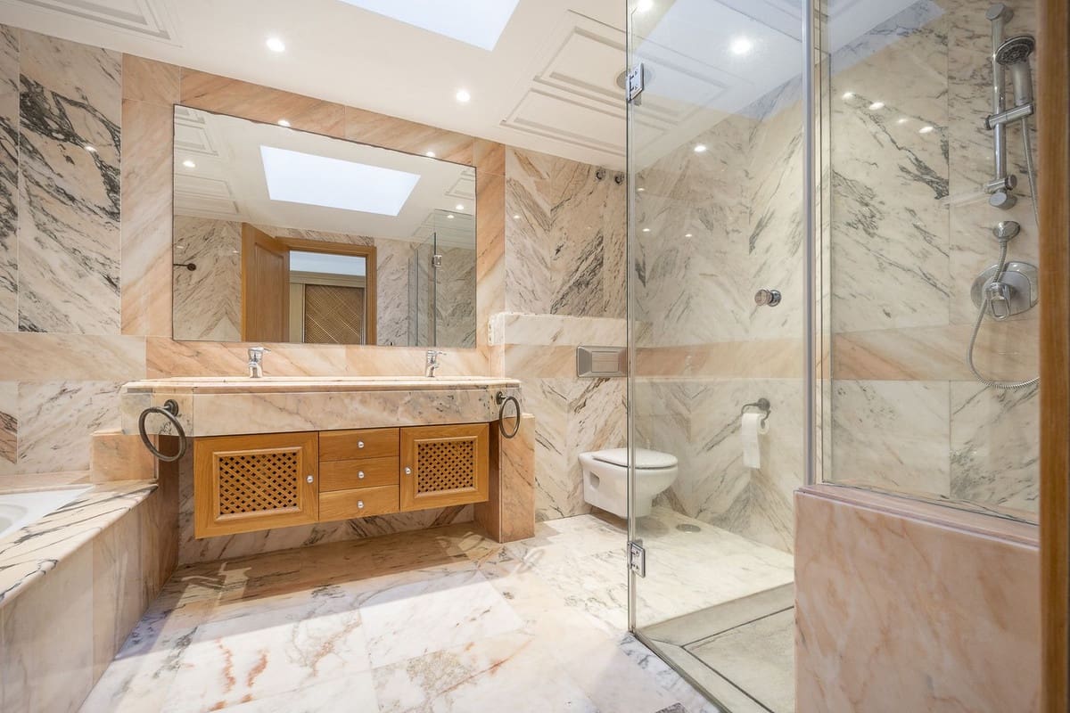 3 slaapkamer Penthouse te koop in Estepona met zwembad - € 2.795.000 (Ref: 10038591)