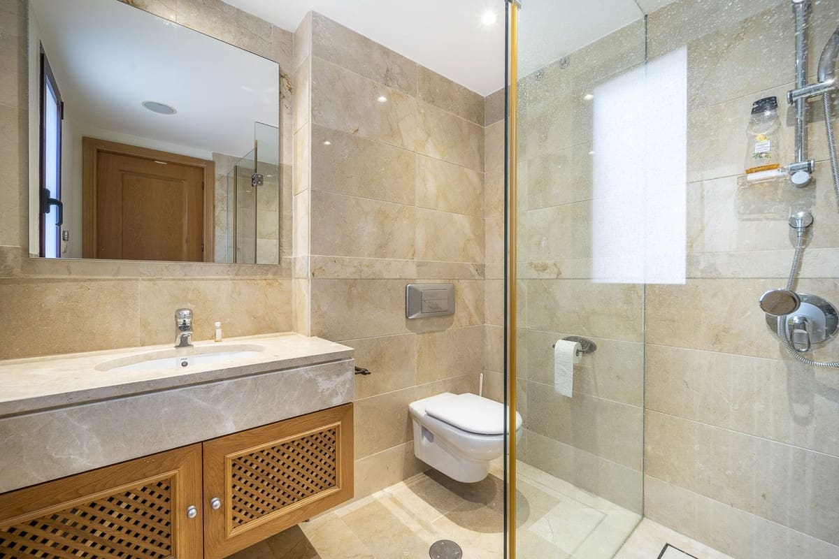 3 slaapkamer Penthouse te koop in Estepona met zwembad - € 2.795.000 (Ref: 10038591)